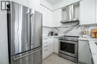 263 Georgian Dr in Oakville, ON - Building Photo - Building Photo