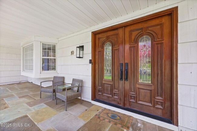 10 Old Forge Rd in Greenwich, CT - Building Photo - Building Photo