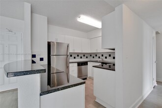 1500 Bay Rd, Unit N-0807 in Miami Beach, FL - Building Photo - Building Photo