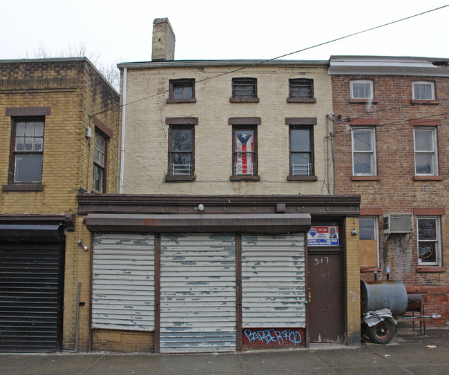 317 Liberty St in Newburgh, NY - Building Photo - Building Photo