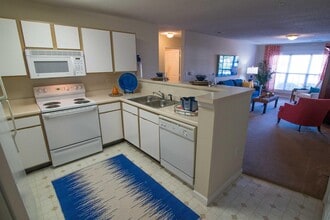 Reserve at Jacksonville Commons in Jacksonville, NC - Building Photo - Building Photo