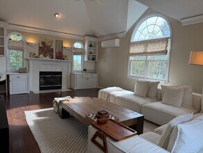 4 Chartwell Cir in Shrewsbury, MA - Building Photo - Building Photo