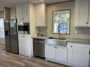 220 Sequoia Dr in Newport, NC - Building Photo - Building Photo