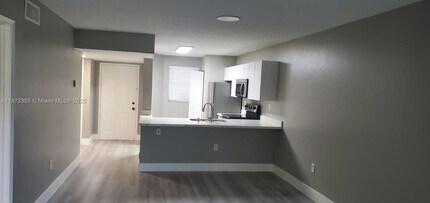 9934 Nob Hill Ln in Sunrise, FL - Foto de edificio - Building Photo