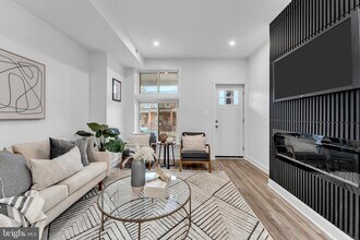 3202 McElderry St in Baltimore, MD - Building Photo - Building Photo