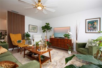 3906 Chinaberry Rd in Bradenton, FL - Foto de edificio - Building Photo