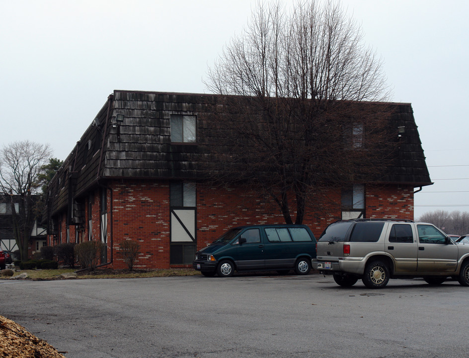 Evergreen Apartments in Perrysburg, OH - Building Photo