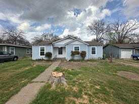 3921 Roselawn Dr in Waco, TX - Building Photo