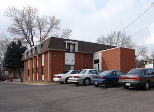 Primm Manor Apartments in Colorado Springs, CO - Building Photo - Building Photo