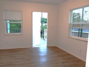 116 Southwest Jefferson Cir N in St. Petersburg, FL - Building Photo - Building Photo