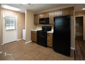 2111 Spence Cir in Jonesboro, AR - Foto de edificio - Building Photo