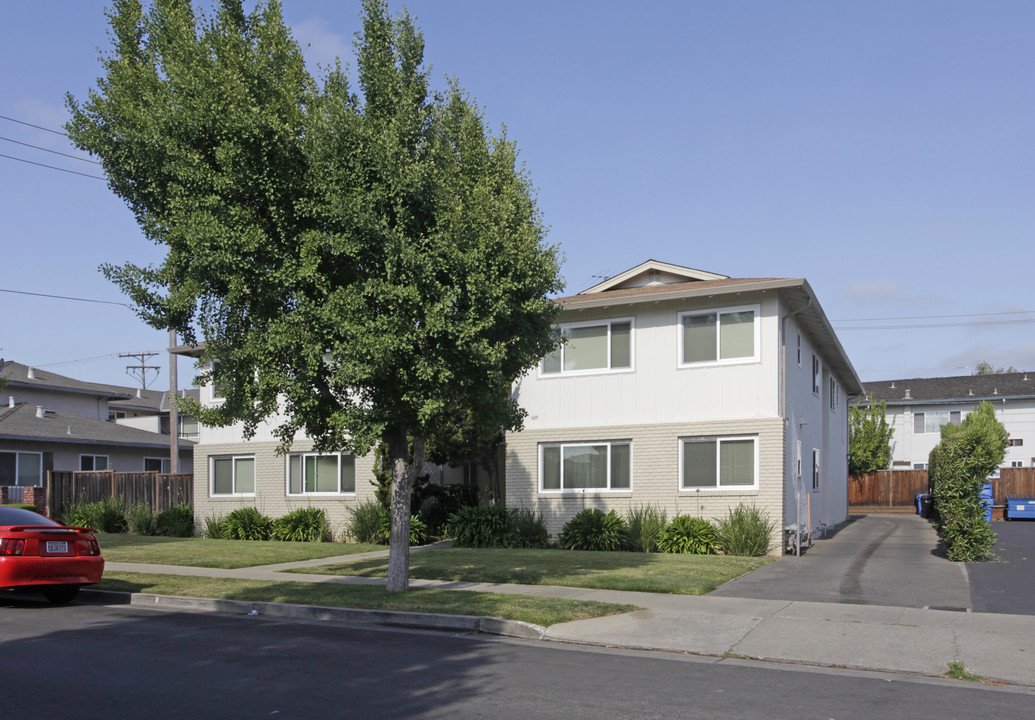 1677 Ontario Dr in Sunnyvale, CA - Foto de edificio