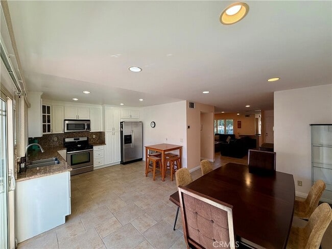 6855 Valley Circle Blvd in Los Angeles, CA - Building Photo - Building Photo