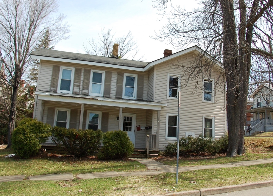 39 Prospect St in Jamestown, NY - Building Photo