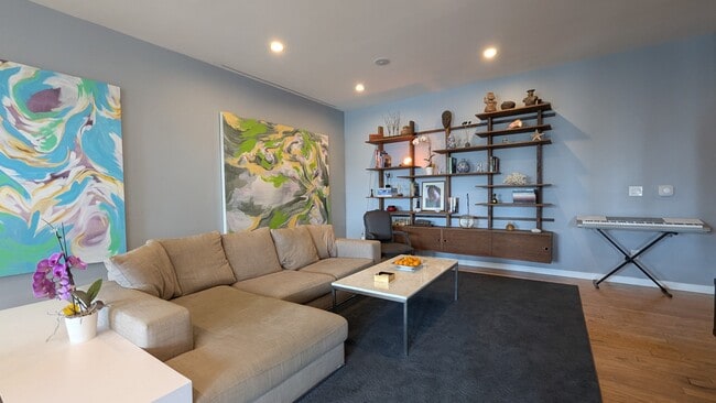 7121 Hillside Ave in Los Angeles, CA - Building Photo - Building Photo