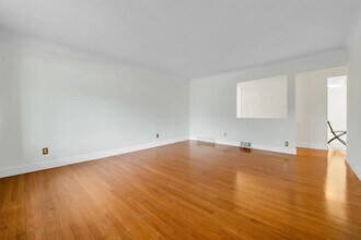 28314 James Dr in Warren, MI - Building Photo - Building Photo