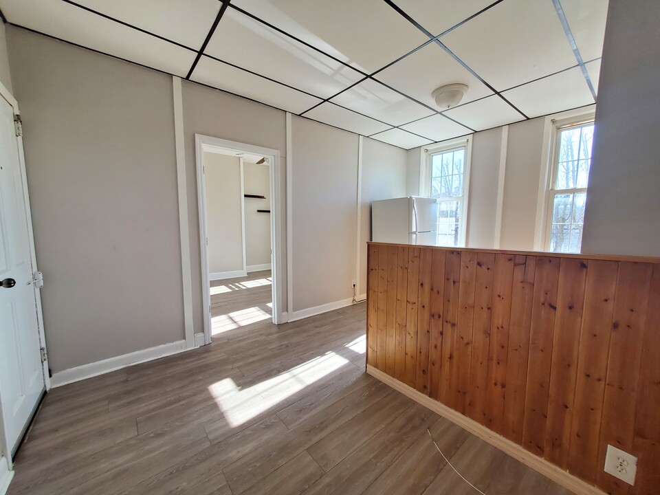 79 E 25th St, Unit 2 in Bayonne, NJ - Foto de edificio