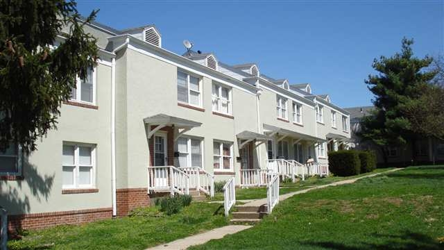 Pershing Courts Apartments in Warrensburg, MO - Foto de edificio - Building Photo