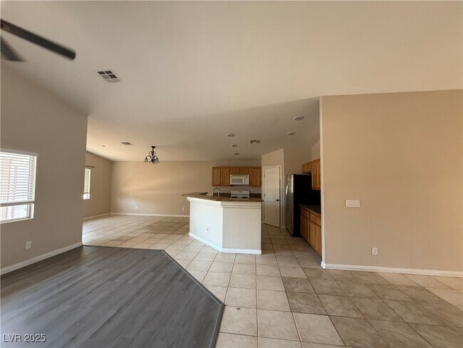 6607 N Ruddock Dr in North Las Vegas, NV - Building Photo - Building Photo