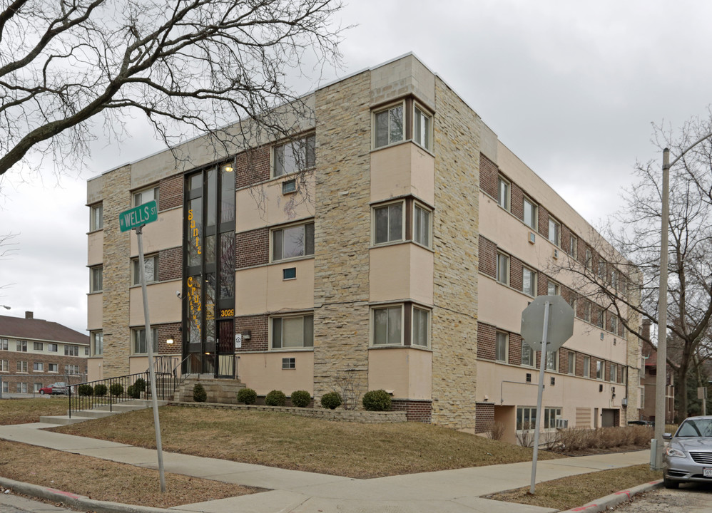 Santa Cruz Apartments in Milwaukee, WI - Building Photo