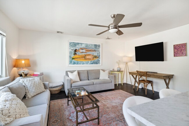 2833 St Charles Ave in New Orleans, LA - Building Photo - Building Photo