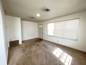 7-11 S Cleveland St in Hutchinson, KS - Building Photo - Building Photo