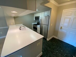1276 N Wayne St, Unit 617 in Arlington, VA - Building Photo - Building Photo