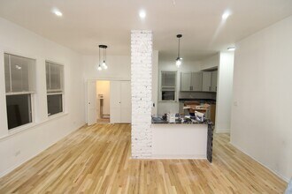 2470 N Clybourn Ave in Chicago, IL - Building Photo - Building Photo