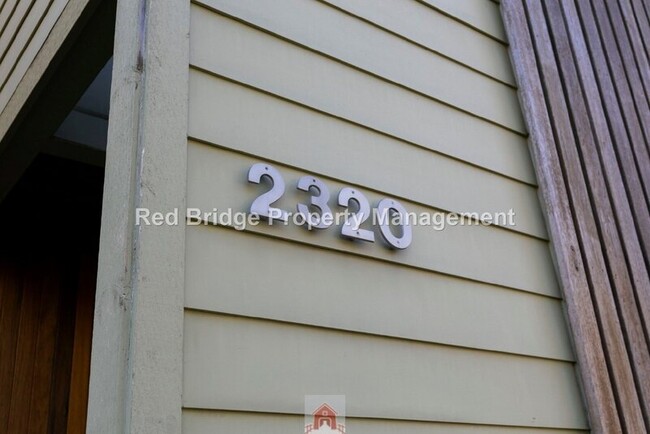 2320 SE Morrison St in Portland, OR - Foto de edificio - Building Photo