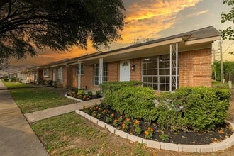 3324 Burke Rd in Pasadena, TX - Building Photo - Building Photo