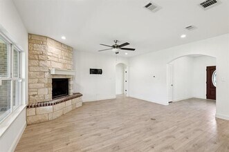 1702 Kings Ln in Commerce, TX - Building Photo - Building Photo
