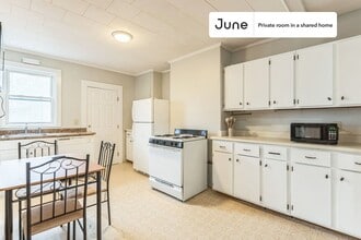 Private bedroom in 3 bed/1 bath Home in Boston, MA - Building Photo - Building Photo