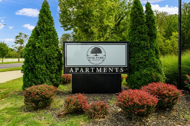 Oak Park Apartments in Affton, MO - Building Photo - Building Photo