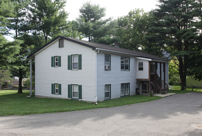 34 Bradbury Rd in New Milford, CT - Building Photo - Building Photo