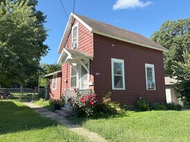 837 Otto St in Iowa City, IA - Building Photo