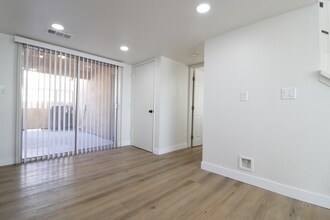 15978 Muni Rd-Unit -7 in Apple Valley, CA - Building Photo - Building Photo