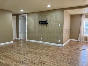 1621 Magnolia Ave in Dyer, IN - Building Photo - Building Photo