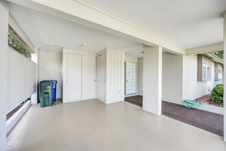 1624 Whitehead Dr, Unit 320 in Sarasota, FL - Building Photo - Building Photo