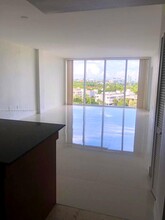 10275 Collins Ave, Unit 727 in Bal Harbour, FL - Foto de edificio - Building Photo