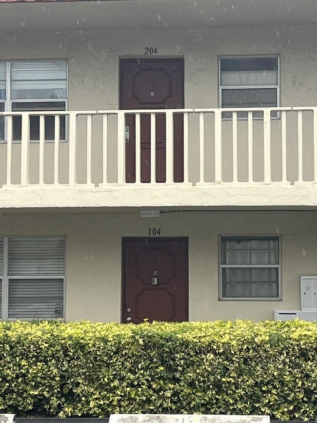 21 Abbey Ln in Delray Beach, FL - Building Photo - Building Photo