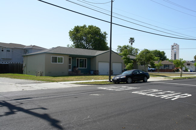 1004-1008 2nd Ave in Redwood City, CA - Building Photo - Building Photo