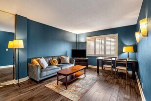 2285 Peachtree St NE