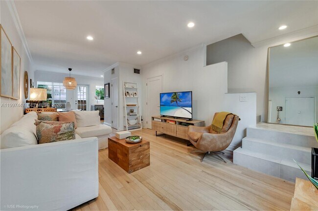 21 Madeira Ave in Coral Gables, FL - Building Photo - Building Photo