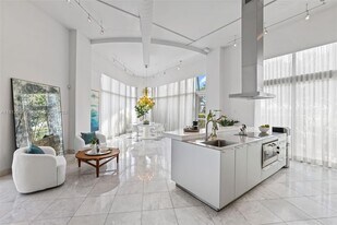 2001 Meridian Ave in Miami Beach, FL - Building Photo