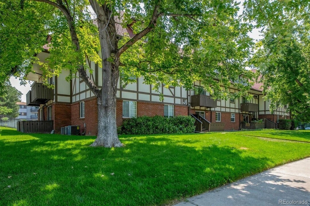 3250 Oneal Cir, Unit J11 in Boulder, CO - Building Photo
