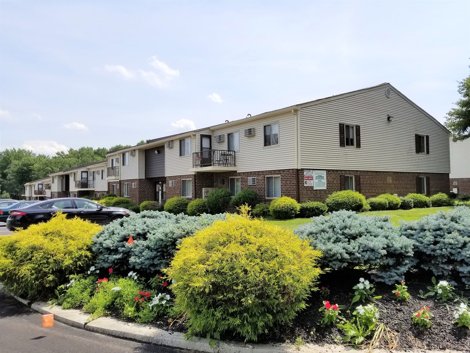 Center Point West in Bensalem, PA - Building Photo