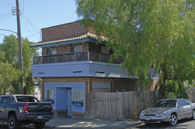 100 Pacific Ave in Rodeo, CA - Building Photo - Building Photo