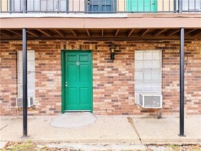 6200 Riverside Dr in Metairie, LA - Building Photo - Building Photo