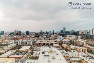 1035 W Van Buren St in Chicago, IL - Building Photo - Building Photo