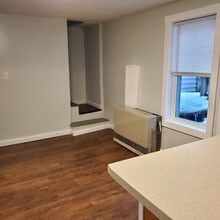 398 Weaver St, Unit 2 in Winooski, VT - Building Photo - Building Photo